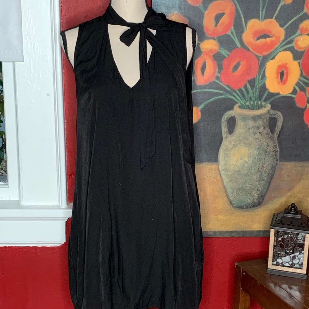 Ellison Sleeveless Tie Neck Dress w Pockets
